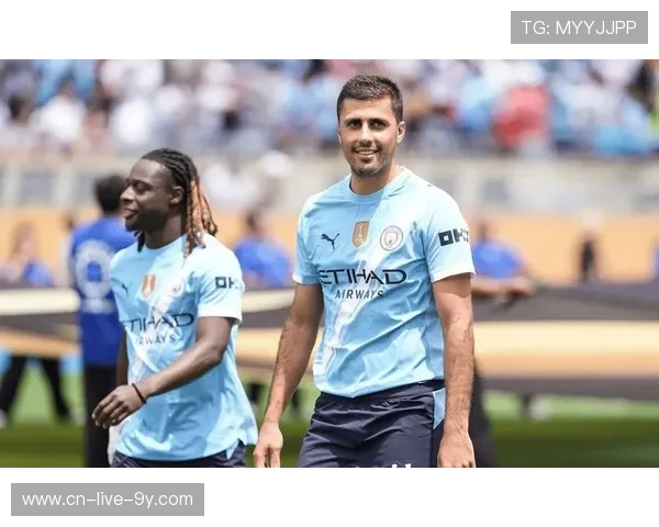 罗德里统领中场节奏展现无可替代核心价值助力球队稳健前行